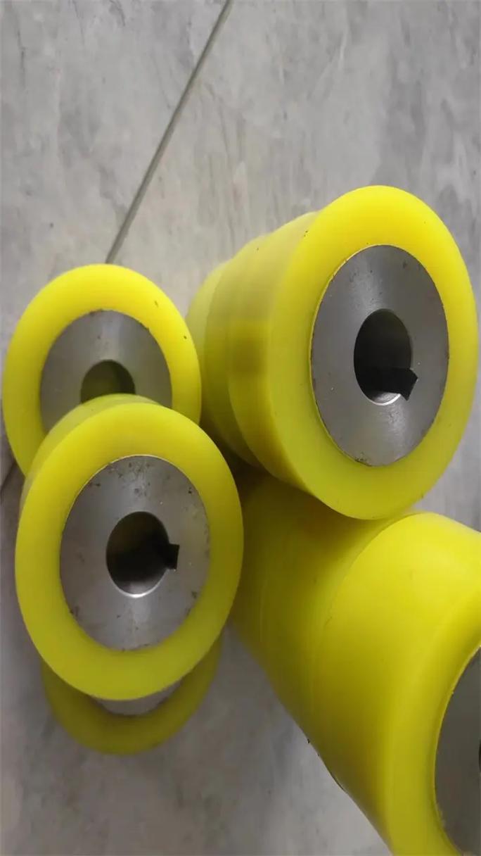 河北廠家生產(chǎn)聚氨酯包膠輪,pu滾輪 #鑄膠緩沖托輥 #托輥生